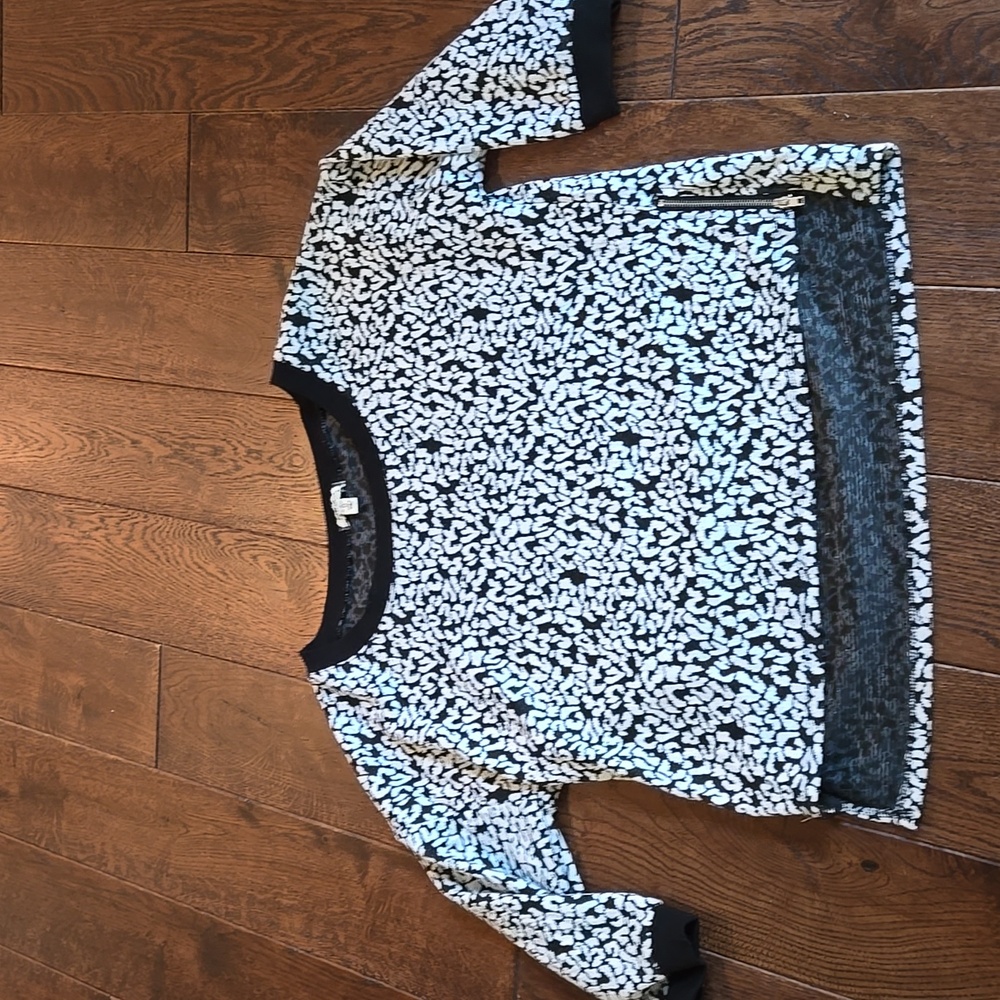 Eyeshadow Clothing Womens M Black & White Organic Pattern Hi Low Top EUC
